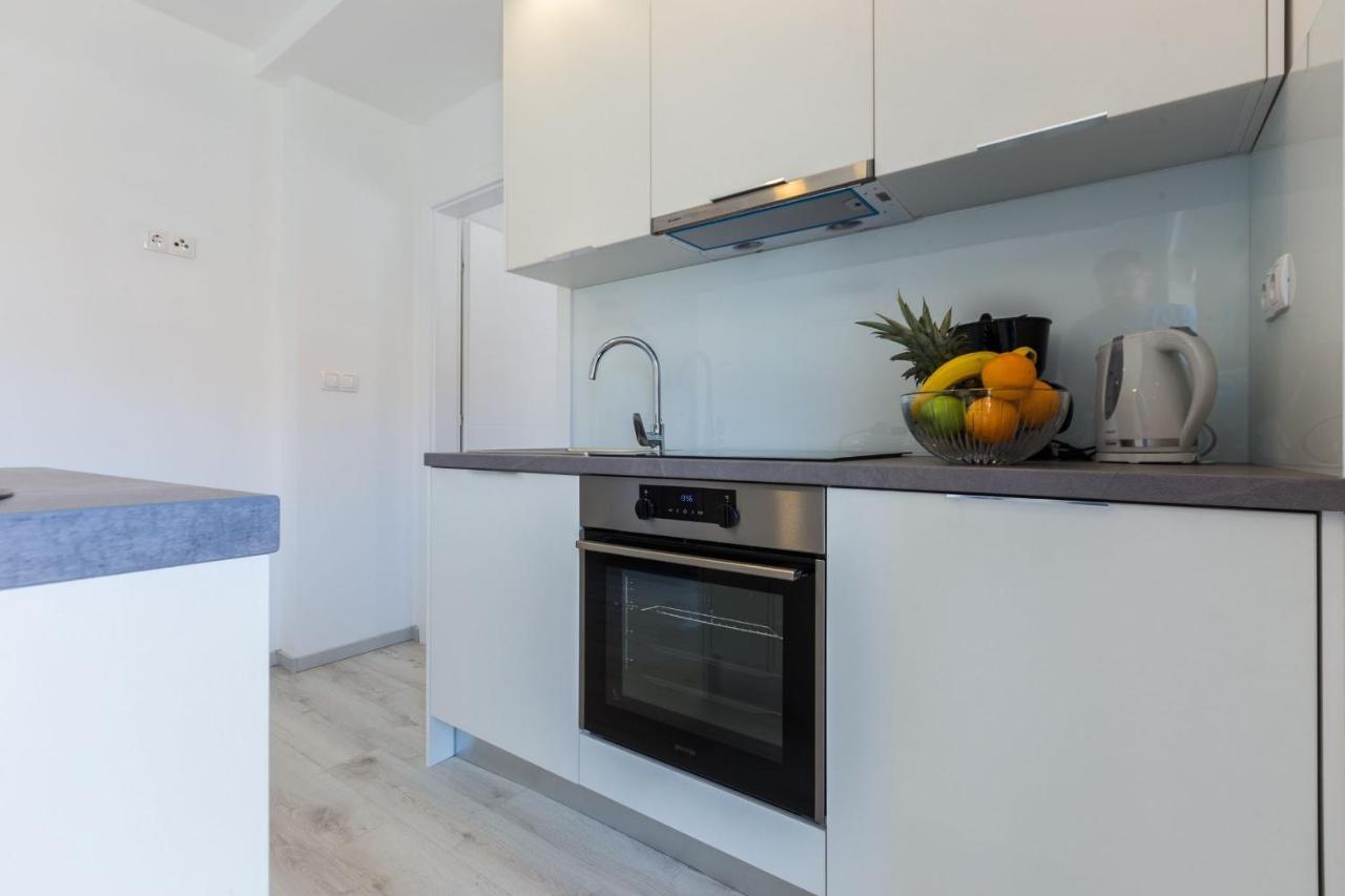 2Sis 2 Apartments Zadar Bagian luar foto