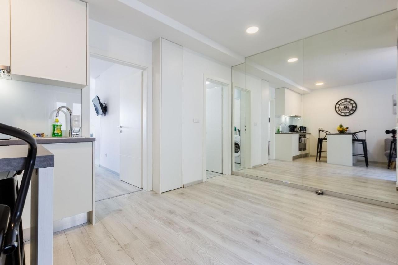 2Sis 2 Apartments Zadar Bagian luar foto