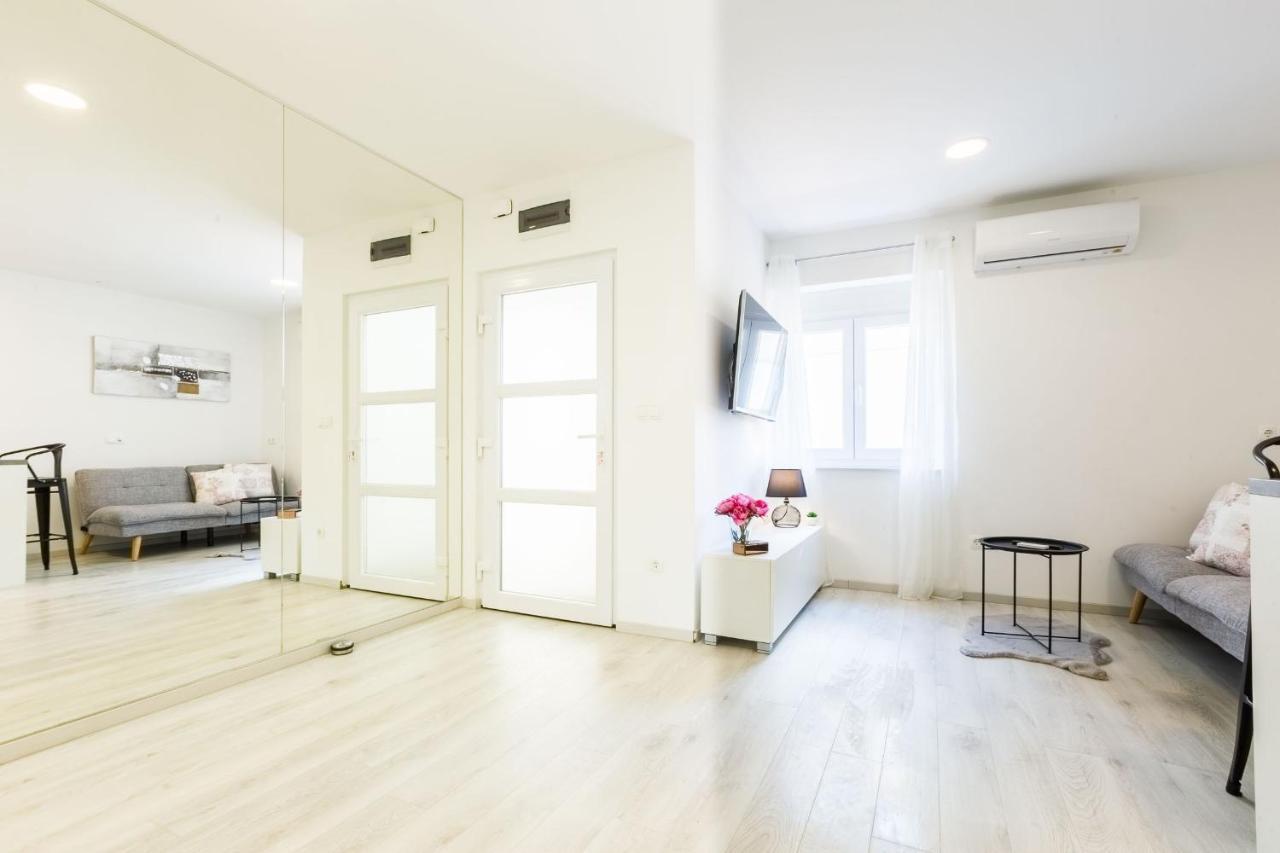2Sis 2 Apartments Zadar Bagian luar foto