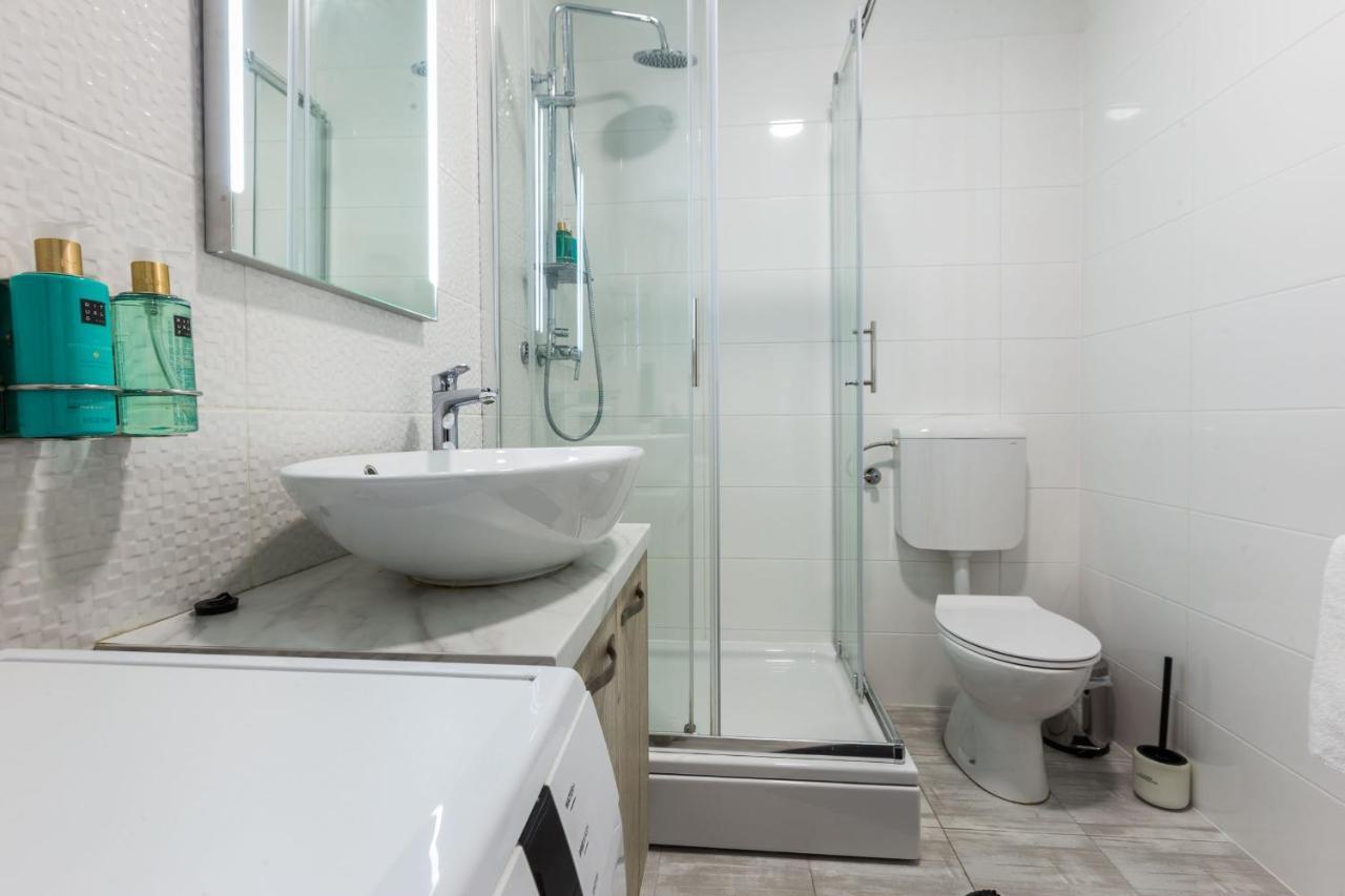 2Sis 2 Apartments Zadar Bagian luar foto
