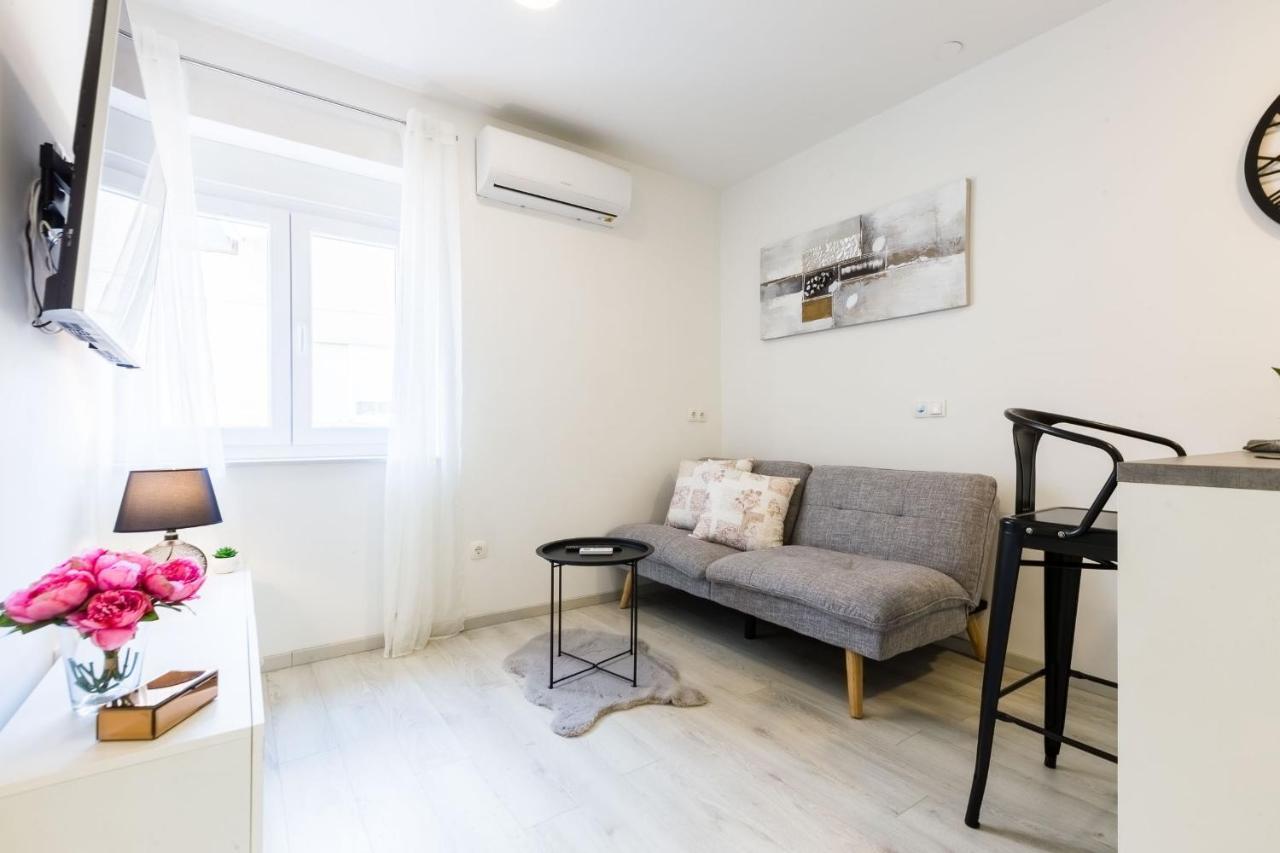 2Sis 2 Apartments Zadar Bagian luar foto