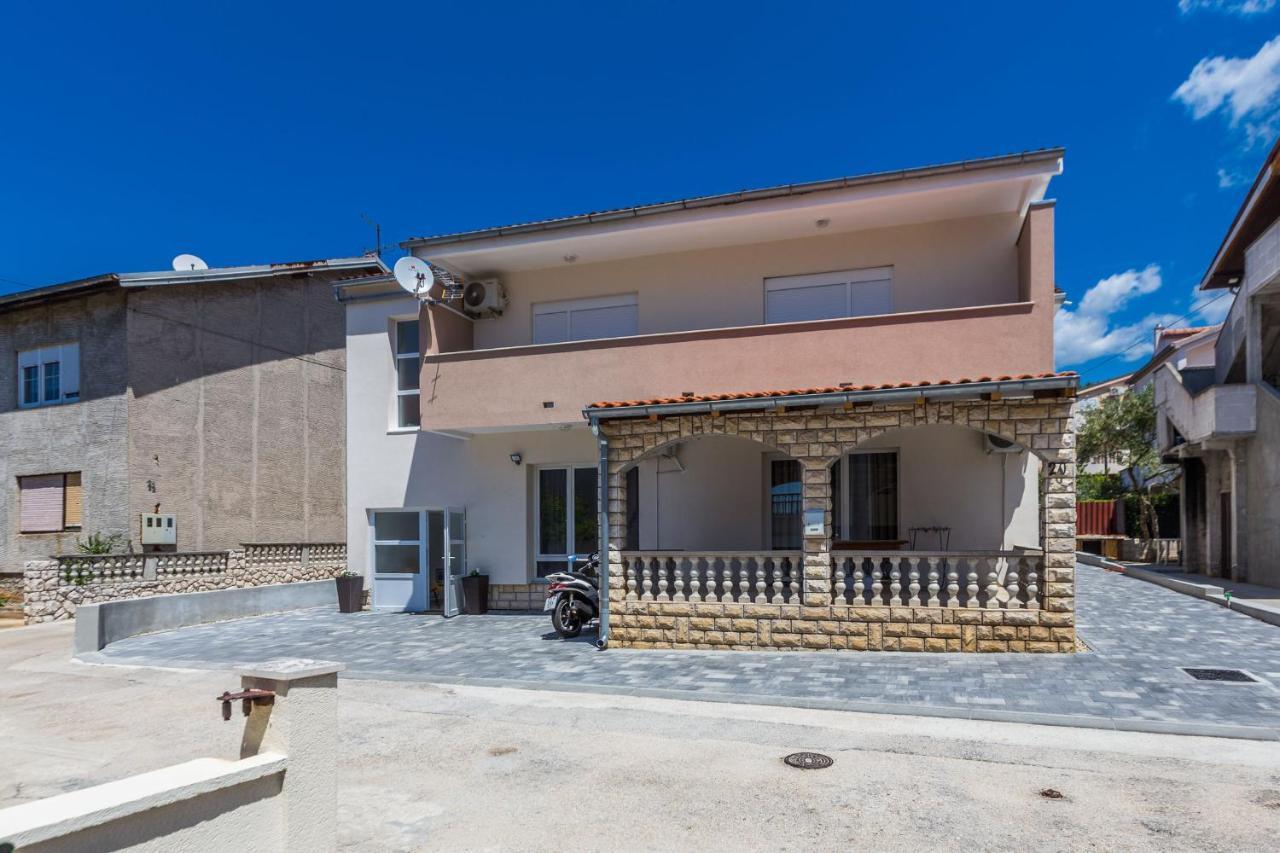 2Sis 2 Apartments Zadar Bagian luar foto